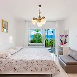 Apartman In 15377