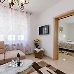 Apartman In 15377