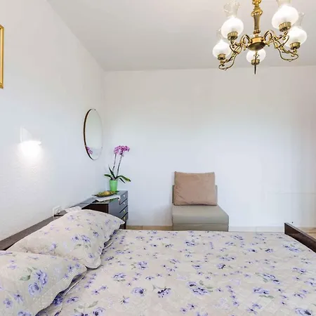 Apartment In 15377