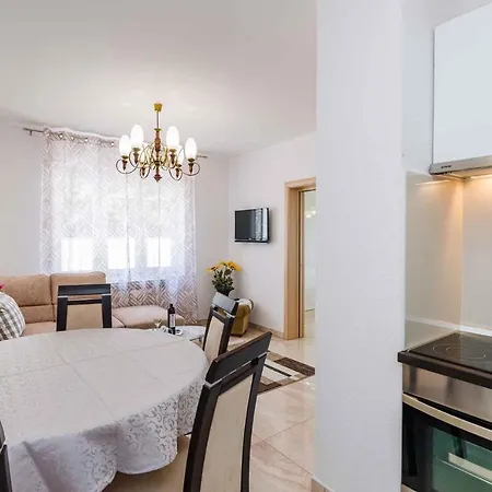 Apartmán In 15377 *