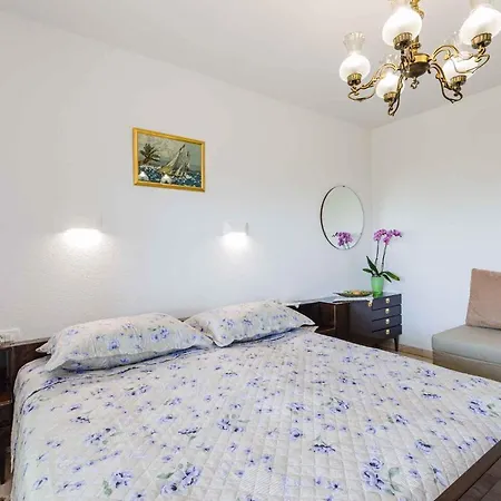 In 15377 Apartment Novi Vinodolski