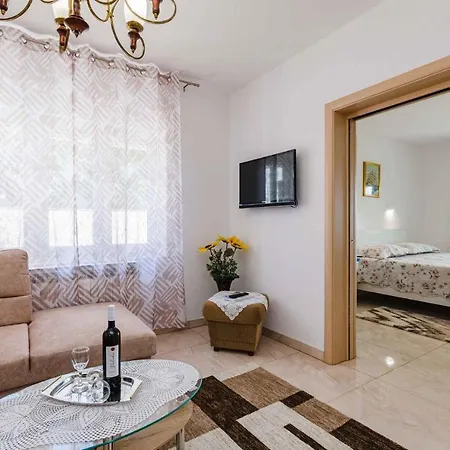 Apartment In 15377