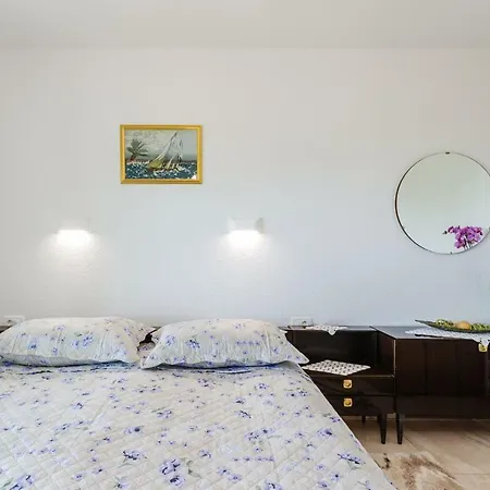 In 15377 Apartment Novi Vinodolski