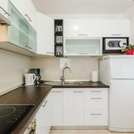 Apartment In 15377
